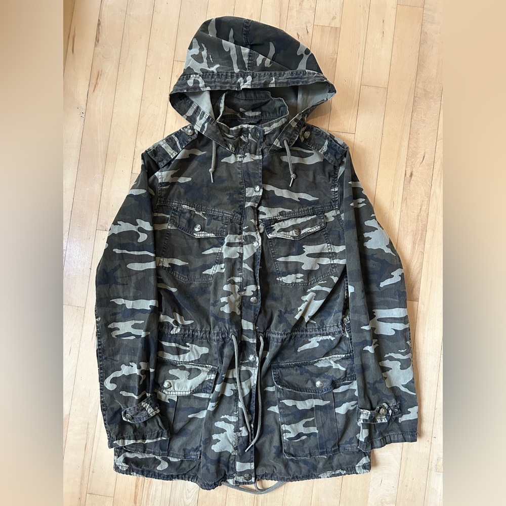 TALULA: Camo Jacket - EUC Old School Aritzia